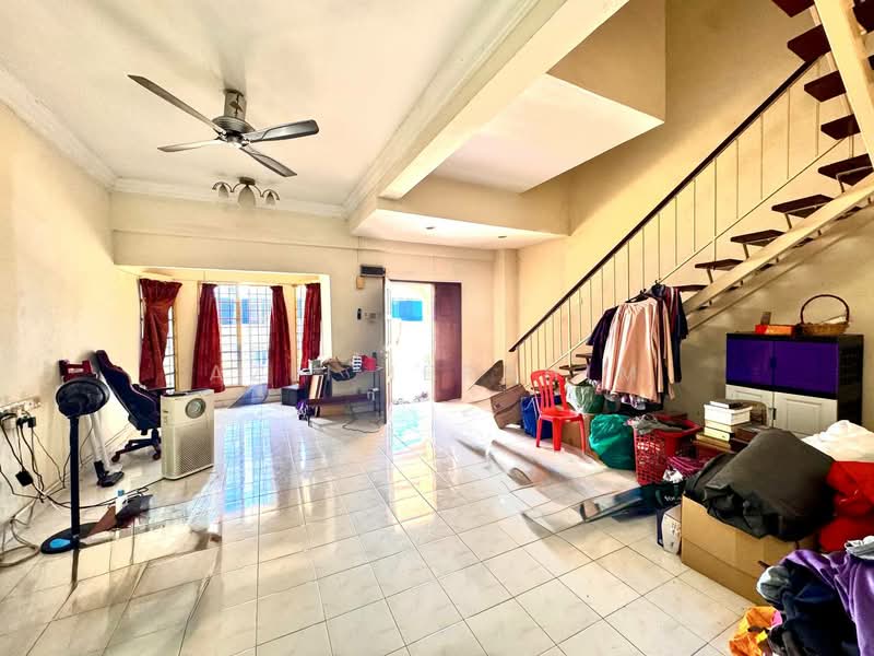 2.5-storey Terraced House for Sale in Taman Desa Karunmas (Balakong) - Azli Ibrahim - Living Room - PropertyGuru.com.my