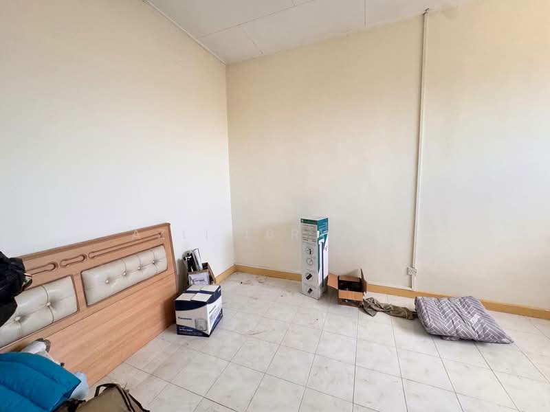 2.5-storey Terraced House for Sale in Taman Desa Karunmas (Balakong) - Azli Ibrahim - Bedroom - PropertyGuru.com.my