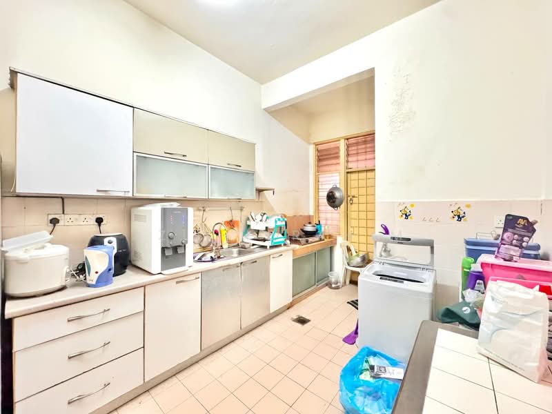 2.5-storey Terraced House for Sale in Taman Desa Karunmas (Balakong) - Azli Ibrahim - Kitchen - PropertyGuru.com.my