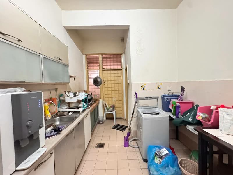 2.5-storey Terraced House for Sale in Taman Desa Karunmas (Balakong) - Azli Ibrahim - Kitchen - PropertyGuru.com.my