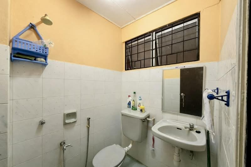 Rumah Teres 2 Tingkat untuk Dijual di Usj 11 (Subang Jaya) - Aizuddin Ali - Bathroom - PropertyGuru.com.my