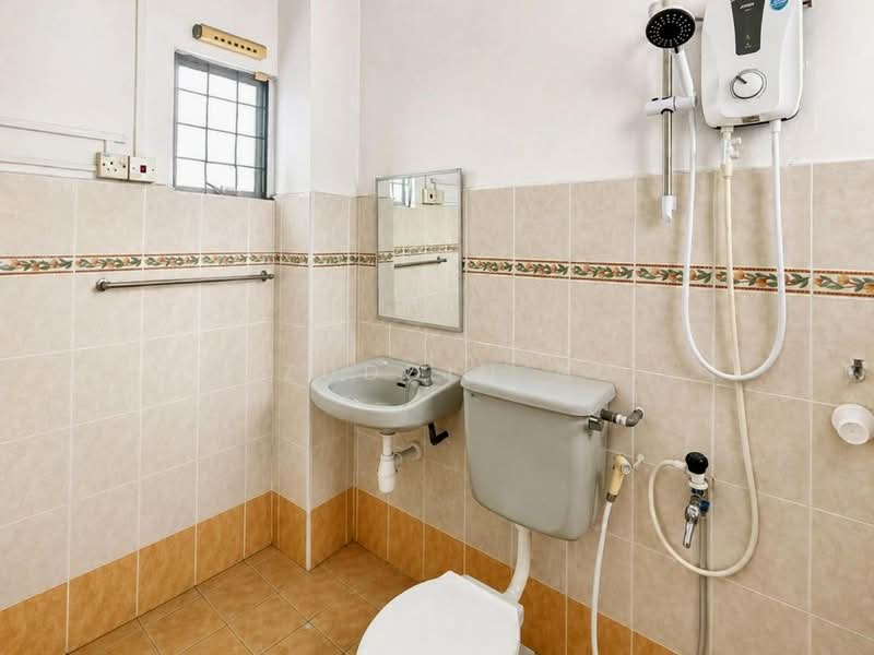 Rumah Teres 2 Tingkat untuk Dijual di Usj 11 (Subang Jaya) - Aizuddin Ali - Bathroom - PropertyGuru.com.my