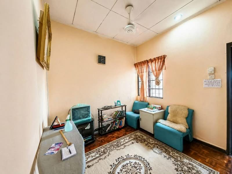 Rumah Teres 2 Tingkat untuk Dijual di Usj 11 (Subang Jaya) - Aizuddin Ali - Living Room - PropertyGuru.com.my