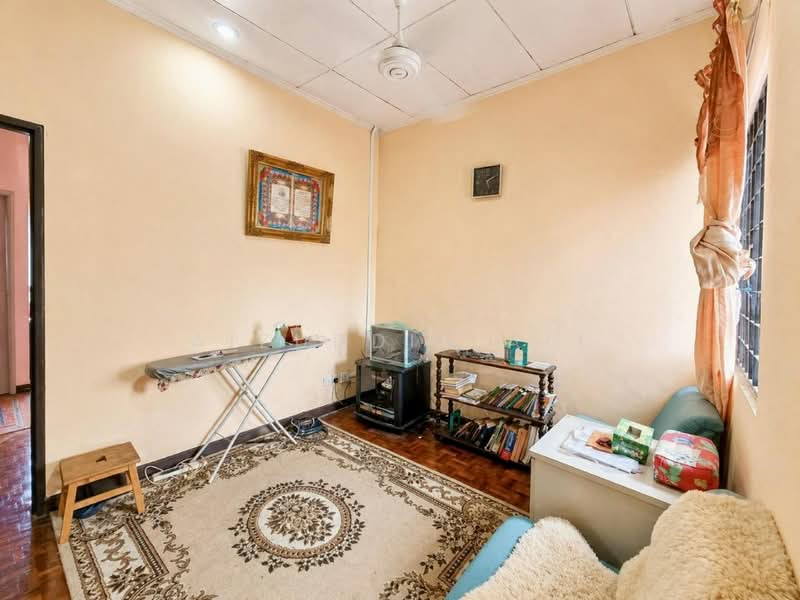 Rumah Teres 2 Tingkat untuk Dijual di Usj 11 (Subang Jaya) - Aizuddin Ali - Living Room - PropertyGuru.com.my