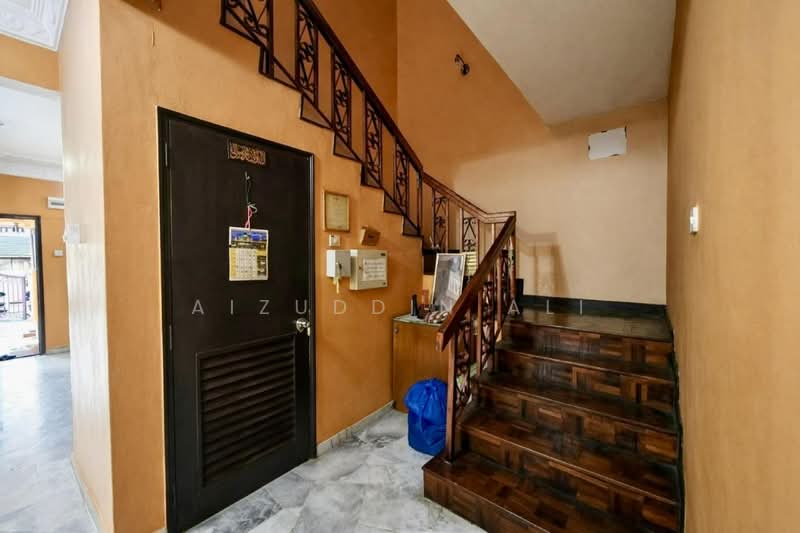 Rumah Teres 2 Tingkat untuk Dijual di Usj 11 (Subang Jaya) - Aizuddin Ali - Entrance - PropertyGuru.com.my