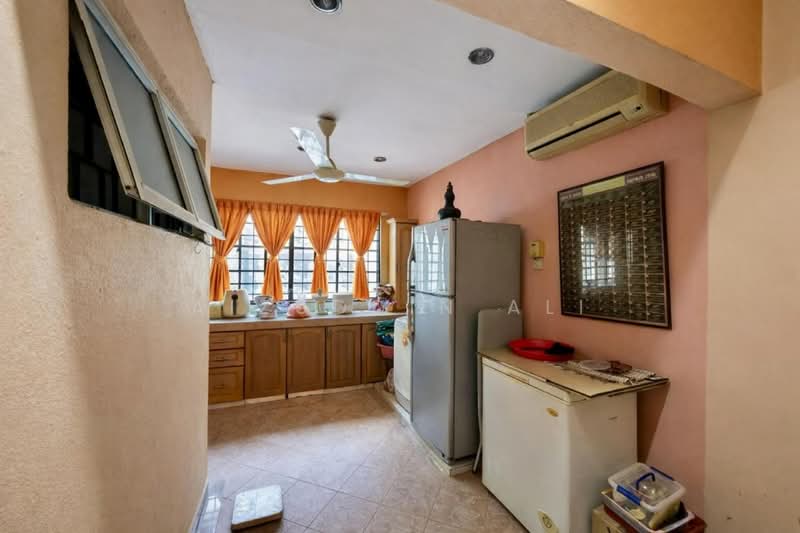 Rumah Teres 2 Tingkat untuk Dijual di Usj 11 (Subang Jaya) - Aizuddin Ali - Kitchen - PropertyGuru.com.my