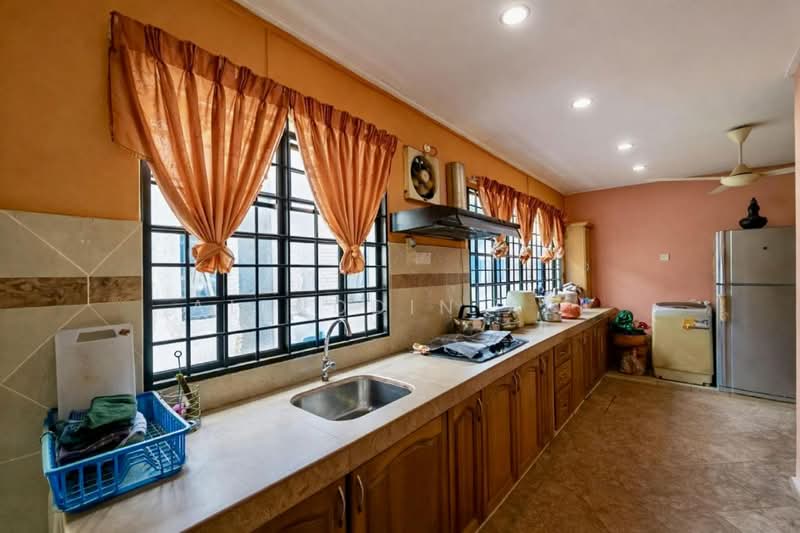 Rumah Teres 2 Tingkat untuk Dijual di Usj 11 (Subang Jaya) - Aizuddin Ali - Kitchen - PropertyGuru.com.my
