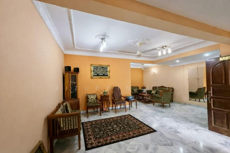 Rumah Teres 2 Tingkat untuk Dijual di Usj 11 (Subang Jaya) - Aizuddin Ali - Living Room - PropertyGuru.com.my