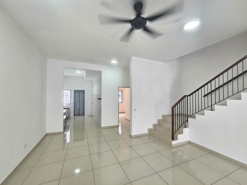 Rumah Teres 2 Tingkat untuk Disewa di Bandar Rimbayu (Telok Panglima Garang) - Leon Goh - Living Room - PropertyGuru.com.my