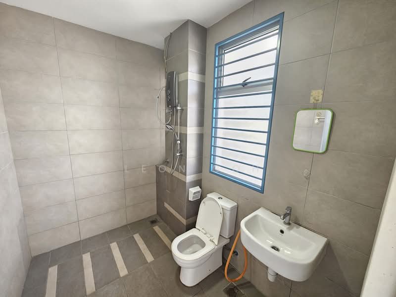 Rumah Teres 2 Tingkat untuk Disewa di Bandar Rimbayu (Telok Panglima Garang) - Leon Goh - Bathroom - PropertyGuru.com.my