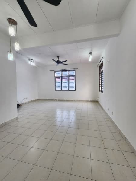 Pangsapuri untuk Dijual di Sri Mas - Ee Fong Toh - Living Room - PropertyGuru.com.my