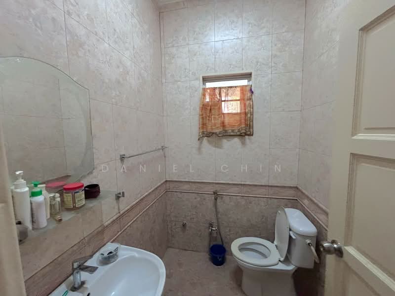 Rumah Berkembar untuk Dijual di Ukay Perdana (Ulu Kelang) - Daniel Chin - Bathroom - PropertyGuru.com.my