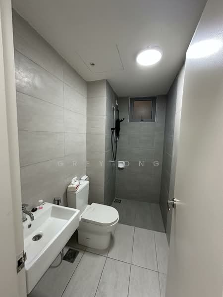 Servis Apartment untuk Disewa di Gravit8, Klang - Grey Ong - Bathroom - PropertyGuru.com.my