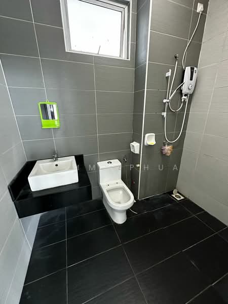 Service Residence for Rent at THE SENAI GARDEN (PANGSAPURI IMPIAN SENAI) - Tommy Phua - Bathroom - PropertyGuru.com.my