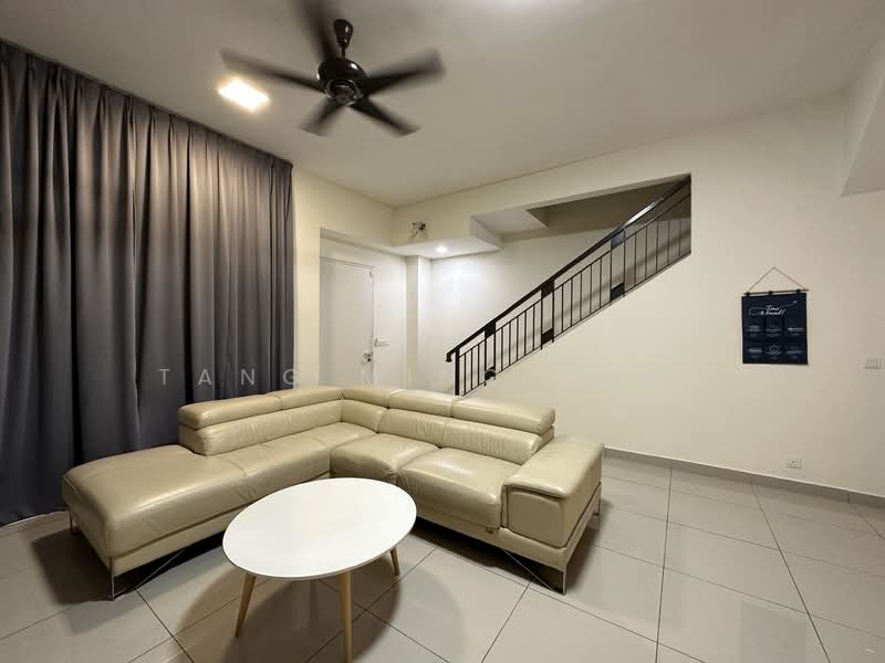 Rumah Teres 2 Tingkat untuk Disewa di Dengkil (Selangor) - Tang Ming Fung - Living Room - PropertyGuru.com.my