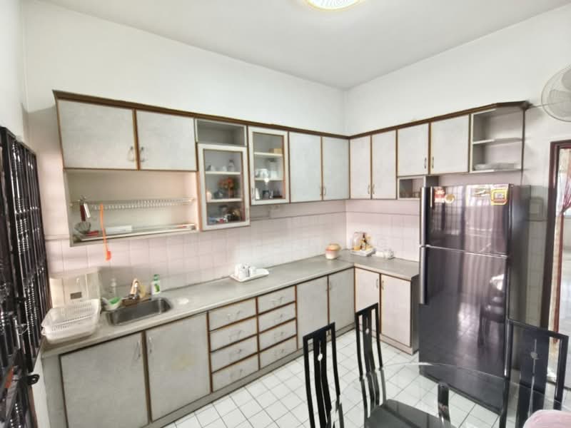 2-storey Terraced House for Sale in Taman Sri Putri (Skudai) - Sharon Ng - Kitchen - PropertyGuru.com.my