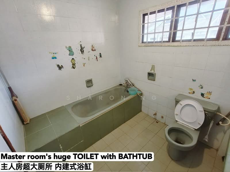 Rumah Teres 2 Tingkat untuk Dijual di Taman Sri Putri (Skudai) - Sharon Ng - Bathroom - PropertyGuru.com.my