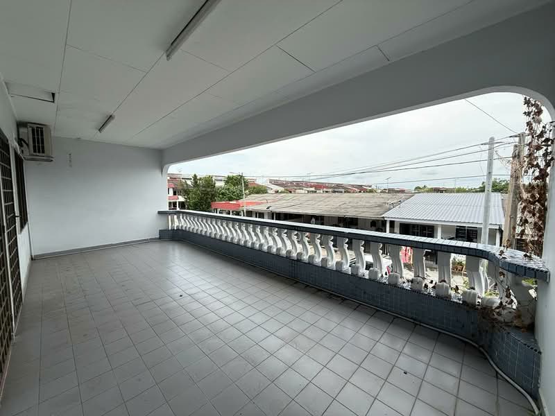 2-storey Terraced House for Sale in Taman Makmur (Batu Pahat) - NGO - Balcony - PropertyGuru.com.my