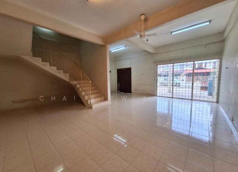2-storey Terraced House for Sale in Air Putih (Kuantan) - Chai Kiew Tiong - Living Room - PropertyGuru.com.my