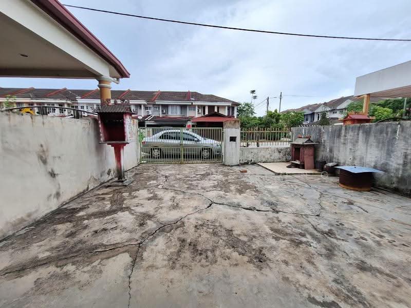 2-storey Terraced House for Sale in Air Putih (Kuantan) - Chai Kiew Tiong - Exterior - PropertyGuru.com.my