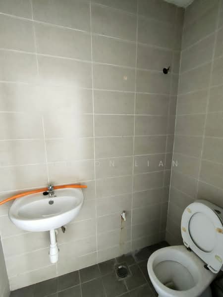 Kedai untuk Disewa di Saujana Utama (Puncak Alam) - Benson Lian - Bathroom - PropertyGuru.com.my