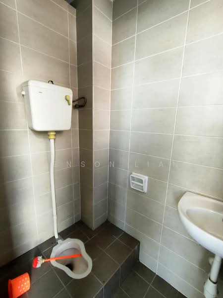 Kedai untuk Disewa di Saujana Utama (Puncak Alam) - Benson Lian - Bathroom - PropertyGuru.com.my
