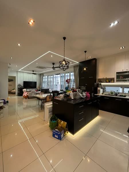 Cluster House for Sale in Taman Mount Austin (Tebrau) - Tan Bee Bee - Living Room - PropertyGuru.com.my