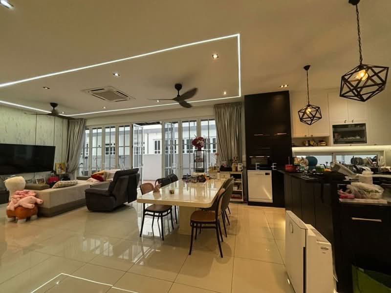 Cluster House for Sale in Taman Mount Austin (Tebrau) - Tan Bee Bee - Living Room - PropertyGuru.com.my
