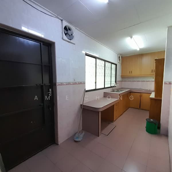 Rumah Teres 2.5 Tingkat untuk Disewa di Taman Puteri Lindungan Bintang (Ipoh) - Amie Chong - Kitchen - PropertyGuru.com.my