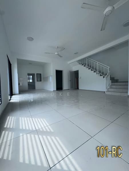 Rumah Teres 2 Tingkat untuk Dijual di Setia Utama (Setia Alam) - Loke . - Living Room - PropertyGuru.com.my
