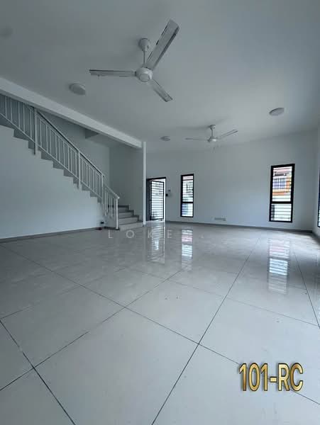 Rumah Teres 2 Tingkat untuk Dijual di Setia Utama (Setia Alam) - Loke . - Living Room - PropertyGuru.com.my