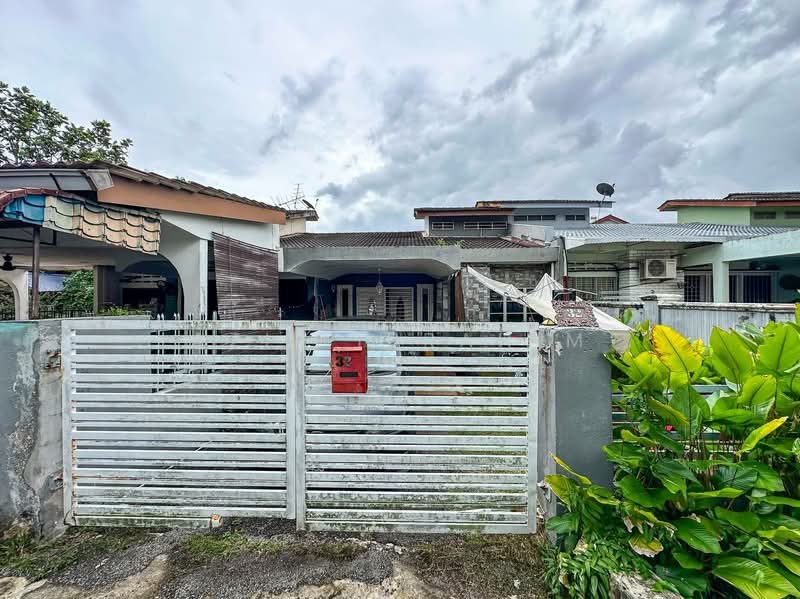 1-storey Terraced House for Sale in Seksyen 2 Bandar Baru Bangi (Bandar Baru Bangi) - Azli Ibrahim - Exterior - PropertyGuru.com.my