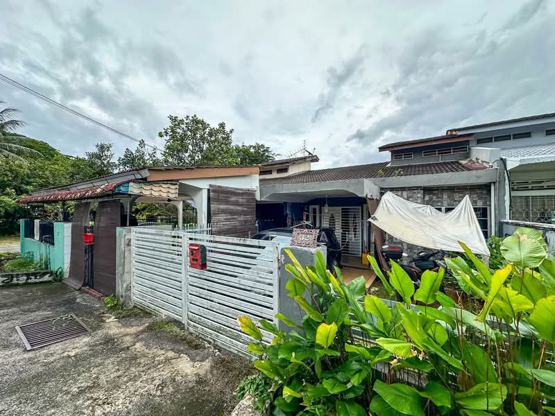 1-storey Terraced House for Sale in Seksyen 2 Bandar Baru Bangi (Bandar Baru Bangi) - Azli Ibrahim - Exterior - PropertyGuru.com.my