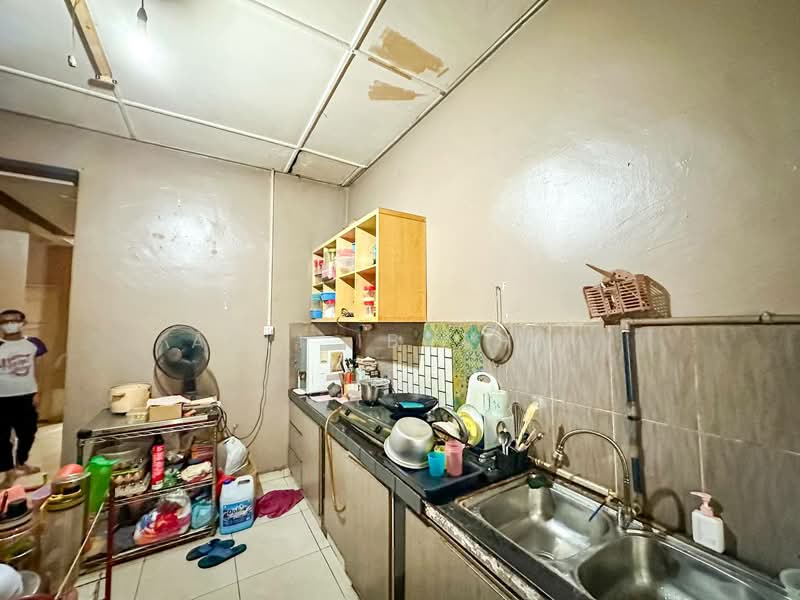 1-storey Terraced House for Sale in Seksyen 2 Bandar Baru Bangi (Bandar Baru Bangi) - Azli Ibrahim - Kitchen - PropertyGuru.com.my