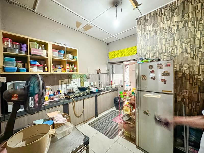 1-storey Terraced House for Sale in Seksyen 2 Bandar Baru Bangi (Bandar Baru Bangi) - Azli Ibrahim - Kitchen - PropertyGuru.com.my