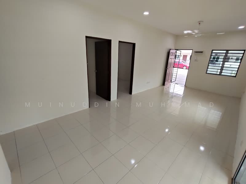Cluster House for Rent in Sitiawan (Perak) - Muinuddin Muhamad - Living Room - PropertyGuru.com.my