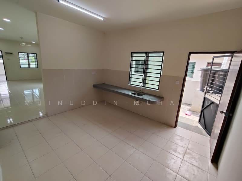 Cluster House for Rent in Sitiawan (Perak) - Muinuddin Muhamad - Kitchen - PropertyGuru.com.my