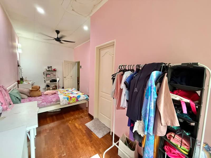2-storey Terraced House for Sale in Bukit Jelutong (Shah Alam) - Aqil Kamal - PropertyGuru.com.my