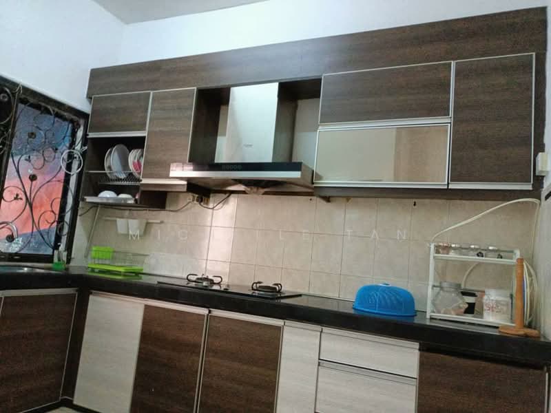 2-storey Terraced House for Sale in Bandar Putra Permai (Seri Kembangan) - Michelle Tan - Kitchen - PropertyGuru.com.my