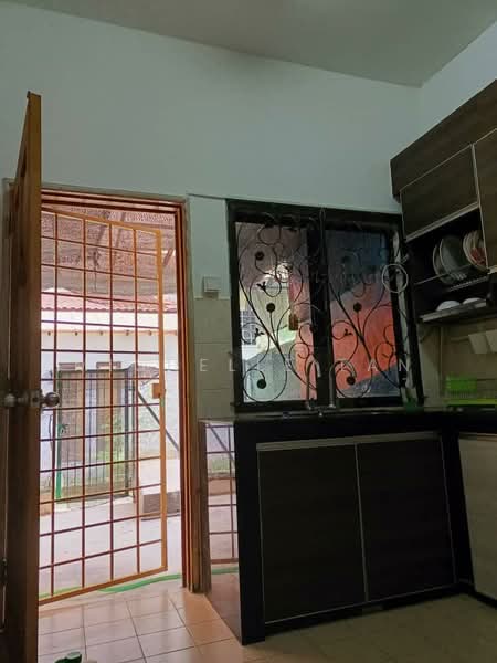 2-storey Terraced House for Sale in Bandar Putra Permai (Seri Kembangan) - Michelle Tan - Kitchen - PropertyGuru.com.my