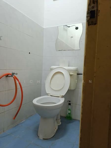 2-storey Terraced House for Sale in Bandar Putra Permai (Seri Kembangan) - Michelle Tan - Bathroom - PropertyGuru.com.my