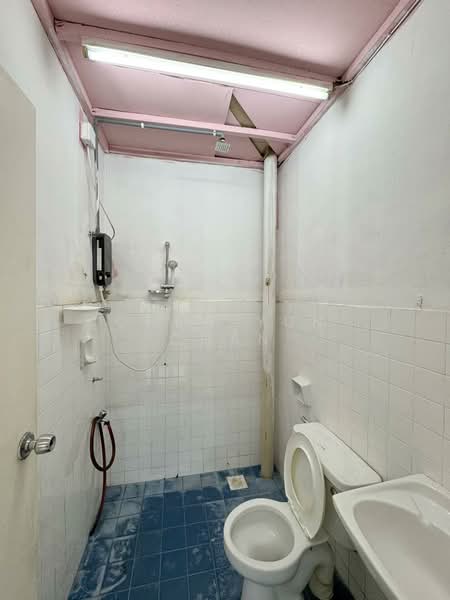 1-storey Terraced House for Rent in Taman Perling (Perling) - Chew Yun Chan - Bathroom - PropertyGuru.com.my