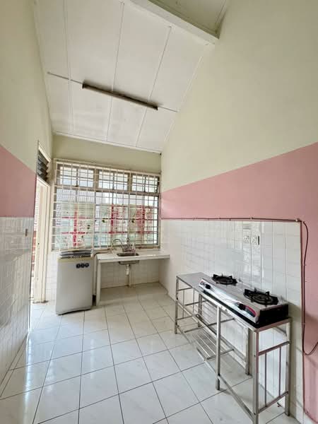 1-storey Terraced House for Rent in Taman Perling (Perling) - Chew Yun Chan - Kitchen - PropertyGuru.com.my