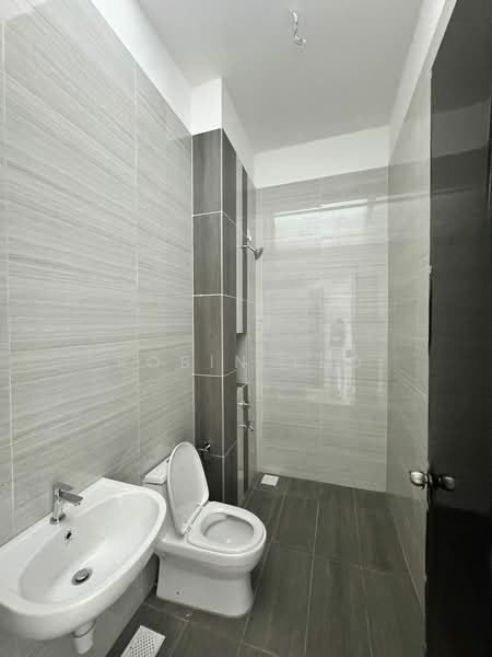 Semi-Detached House for Rent in Johor Bahru (Johor) - Robin Teo - Bathroom - PropertyGuru.com.my