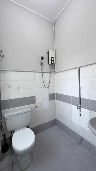 2-storey Terraced House for Rent in Bandar Sri Damansara (Selangor) - Vincent Tan - Bathroom - PropertyGuru.com.my