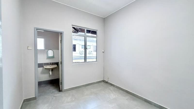 2-storey Terraced House for Rent in Bandar Sri Damansara (Selangor) - Vincent Tan - Bathroom - PropertyGuru.com.my