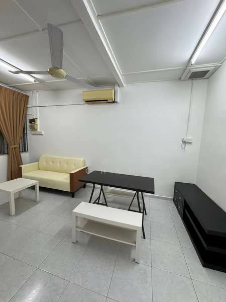 1-storey Terraced House for Rent in Taman Sri Skudai (Skudai) - Chew Yun Chan - Living Room - PropertyGuru.com.my