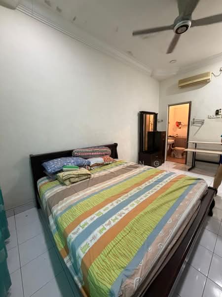 1-storey Terraced House for Sale in Taman Molek (Johor Bahru) - Jax Wong - Bedroom - PropertyGuru.com.my