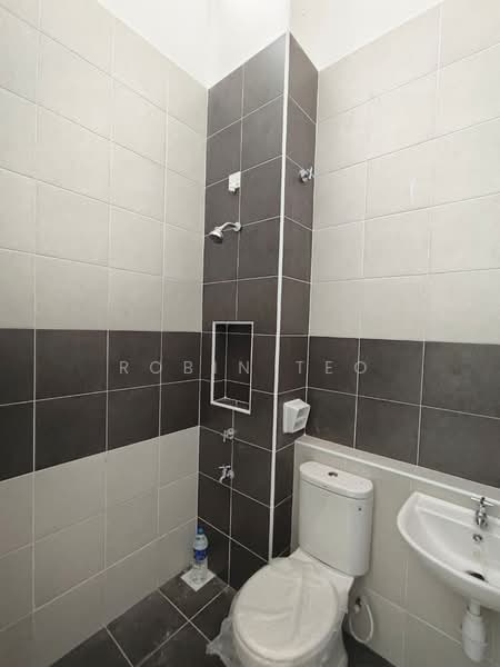 1-storey Terraced House for Rent in Bandar Putra (Kulai) - Robin Teo - Bathroom - PropertyGuru.com.my