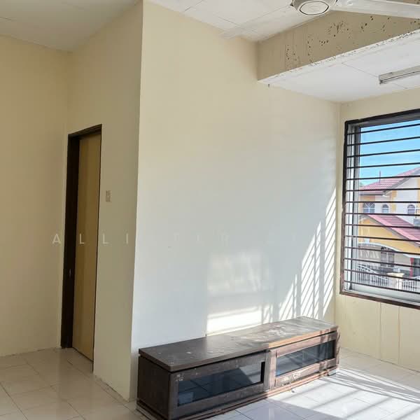 2-storey Terraced House for Sale in Taman Pendamar Indah (Klang) - Allister Seow - Living Room - PropertyGuru.com.my